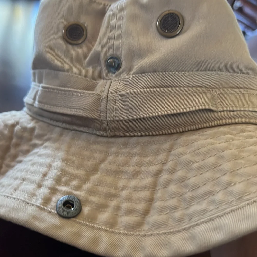 Bonnie Hat Men’s fabric khaki color side snaps and adjustable strap size small